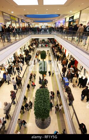 Piazza Limbecker Platz Shopping Mall, aperto nel marzo 2008, il più grande della Germania, urban shopping mall, Essen, Nord Reno-Westfalia, Germania Foto Stock