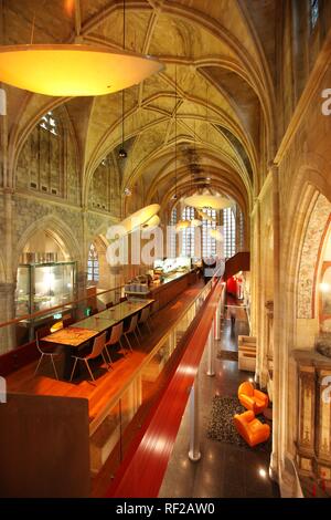 La lobby e il bar, Kruisheren Hotel, navata, ex Kruisheren o Kreuzherren monastero, Crosier ordine religioso Foto Stock