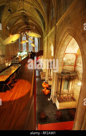 La lobby e il bar, Kruisheren Hotel, navata, ex Kruisheren o Kreuzherren monastero, Crosier ordine religioso Foto Stock