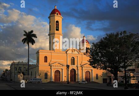 Catedral de la Purisima Concepcion al Parque Marti, Sito Patrimonio Mondiale dell'UNESCO a Cienfuegos, Las Villas, Centrale di Cuba, Cuba Foto Stock