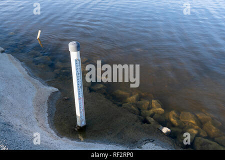 Calibro di profondità nel lago Owens, CALIFORNIA, STATI UNITI D'AMERICA Foto Stock