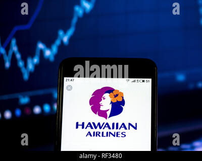 Kiev, Ucraina. 23 gen 2019. Hawaiian Airlines visto il logo visualizzato su un telefono intelligente. Credito: Igor Golovniov SOPA/images/ZUMA filo/Alamy Live News Foto Stock