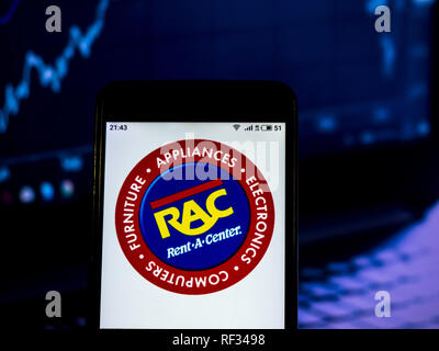 Kiev, Ucraina. 23 gen 2019. Rent-a-centro azienda arredamento visto il logo visualizzato su un telefono intelligente. Credito: Igor Golovniov SOPA/images/ZUMA filo/Alamy Live News Foto Stock