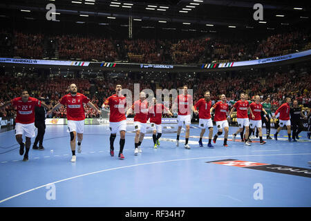 Herning, Danimarca. 23 gen 2019. I giocatori Danesi stanno celebrando la vittoria e la qualificazione in semifinale durante il gruppo C pallamano match tra la Danimarca e la Svezia in Jyske Bank Boxen di Herning durante il 2019 IHF Pallamano Campionato del Mondo in Germania e Danimarca. Credito: Lars Moeller/ZUMA filo/Alamy Live News Foto Stock