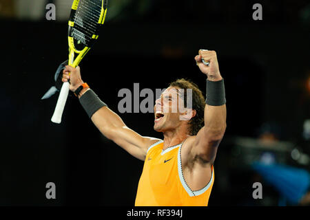 Melbourne, Australia. 24 gen 2019. Rafael Nadal dalla Spagna fa il suo modo in finale al 2019 Australian Open Grand Slam torneo di tennis a Melbourne, Australia. Frank Molter/Alamy Live news Foto Stock