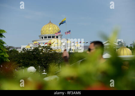 (190124) -- KUALA LUMPUR, Gennaio 24, 2019 (Xinhua) -- l'Istana Negara (Palazzo Nazionale) è raffigurato a Kuala Lumpur, Malesia, Gennaio 24, 2019. La Malaysia ha Conferenza dei governanti giovedì denominato Sultan Abdullah Sultan Ahmad Shah come il paese del XVI re che serve come il capo di Stato costituzionale, membro news agency Bernama segnalati. In una dichiarazione da parte del detentore del righello del sigillo, Syed Danial Syed Ahmad Abdullah sarà installata ufficialmente come re o Yang Di Pertuan Agong su 31.01, sostituendo il suo predecessore Sultan Muhammad V di Kelantan Stato che ha rassegnato le dimissioni il 6 gennaio. (Xinhua/Chong V Foto Stock