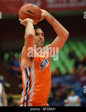 Chengdu Chengdu, in Cina. 24 gen 2019. Chengdu, Cina-Shanghai squali squadra di basket sconfitte Sichuan balena blu Team 106-94 a CBA 2018/19 a Chengdu, southwest ChinaÃ¢â'¬â"¢s nella provincia di Sichuan. Credito: SIPA Asia/ZUMA filo/Alamy Live News Foto Stock