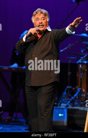 Stuart, FL, Stati Uniti d'America. 23 gen 2019. Tony Orlando suona presso il teatro lirico su gennaio 23, 2019 in Stuart, Florida. Credito: Mpi04/media/punzone Alamy Live News Foto Stock