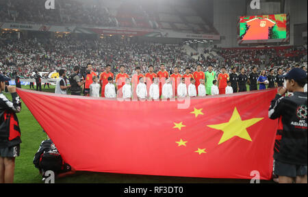 (190125) -- ABU DHABI, Gennaio 25, 2019 (Xinhua) -- a partire i giocatori della Cina pone prima del 2019 AFC Asian Cup quarterfinal match tra Cina e Iran in Abu Dhabi, Emirati Arabi Uniti, il 24 gennaio, 2019. (Xinhua/Cao può) Foto Stock