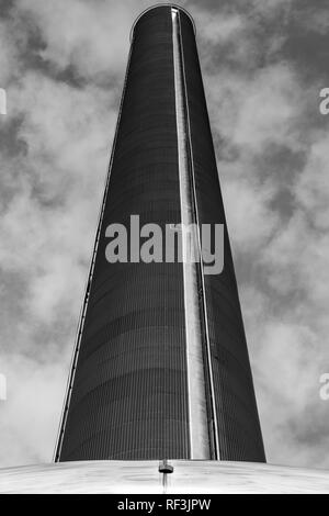 Close up i360 situato sul lungomare di Brighton Foto Stock