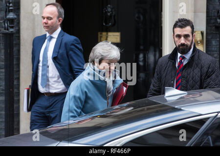 Londra, Regno Unito. Il 21 gennaio, 2019. Il Primo Ministro Theresa Maggio lascia 10 di Downing Street per presentare una strategia alternativa su Brexit nella casa di C Foto Stock