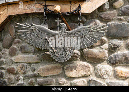 Barsana Monastero dettagli architettonici - Il suono di 'toaca' (in cui il legno battuto contro il bronzo) utilizzato per chiamare le suore a pregare(Maramures, Romania). Foto Stock