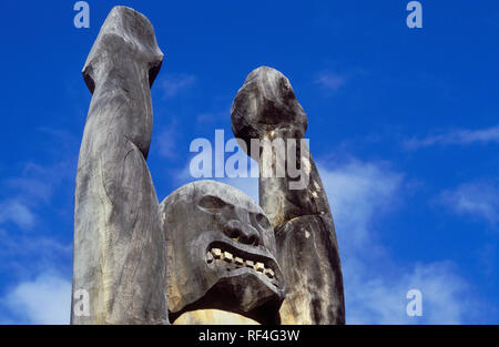 In legno intagliato Ki'i (tiki) a 'Ahu'ena Heiau, restaurato un antico tempio hawaiano; Kailua-Kona, isola di Hawaii. Foto Stock