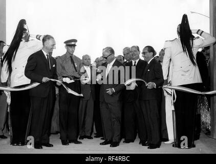 Giovanni Gronchi, autostrada del sole, bologna-milano cerimonia di apertura, 1959 Foto Stock