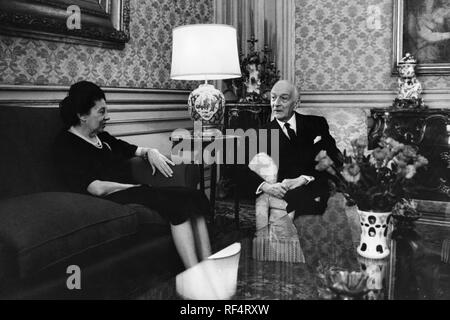 Antonio segni presidente della Repubblica con la moglie, 1963 Foto Stock