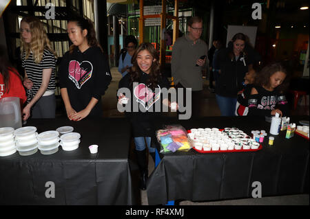 La NBC "America's Got Talent' stagione 12 runner fino Angelica Hale ospita una vacanza Slime workshop alla scoperta del Museo dei Bambini con: Angelica Hale dove: Las Vegas, Nevada, Stati Uniti quando: 23 Dic 2018 Credit: DJDM/WENN.com Foto Stock