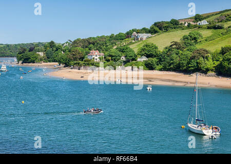 3 Giugno 2018: Salcombe, Devon, Regno Unito - Salcombe e Kingsbridge estuario Devon UK, con ferry crossing over. Foto Stock