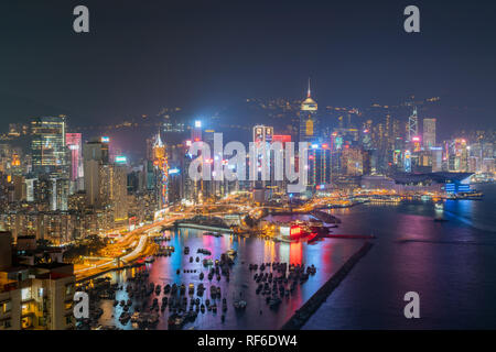 Vista notturna del bellissimo porto di Victoria e di Hong Kong Foto Stock