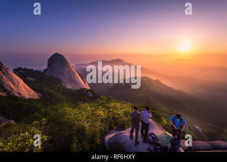 Paesaggio in Corea, Sunrise a Bukhansan montagne , Seoul, Corea del Sud. Foto Stock