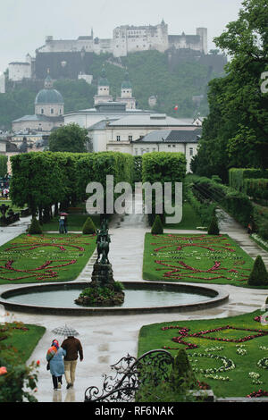 Il palazzo e i Giardini Mirabell a Salisburgo, Austria Foto Stock