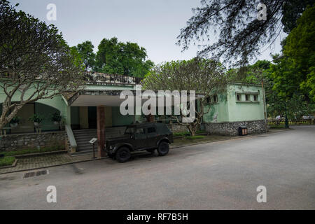 Il D67 la guerra è il quartier generale per l'esercito vietnamita del nord ad Hanoi, Vietnam. L'ingresso posteriore. Foto Stock