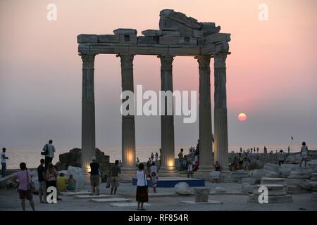 TUR Turchia turco laterale sulla costa azzurra. Rovine del tempio di Apollo Foto Stock