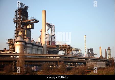 Nuovo altoforno n. 8 la produzione di 5600 tonnellate di ghisa giornaliero, ThyssenKrupp acciaierie, Duisburg, Renania settentrionale-Vestfalia Foto Stock