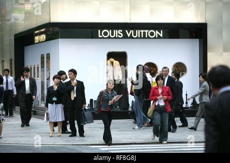 Louis Vuitton store su Chuo Dori Street, negozi di lusso e dal quartiere degli intrattenimenti, Ginza, Tokyo, Giappone, Asia Foto Stock