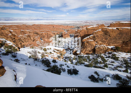 L'inverno è il periodo ideale per visitare Arches National Park nello Utah, quando il parco è meno affollata e vi è una possibilità di neve coperta sarà il paesaggio Foto Stock