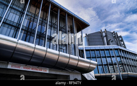 Esterno della vista di dettaglio dell'architettura del centro di Michael Fowler nel centro di Wellington, Nuova Zelanda Foto Stock