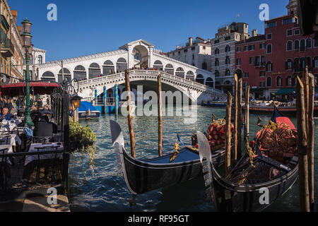 Canal Grande e il ponte di Rialto, Venezia, Italia Foto Stock