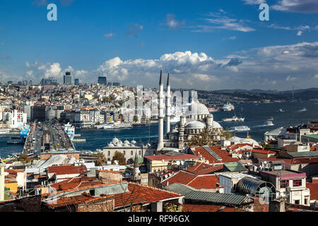 Il Ponte di Galata, Nuova Moschea e Golden Horn, Istanbul, Turchia Foto Stock