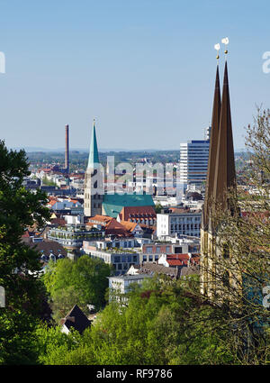Vista sulla città di Bielefeld con Nikolaikirche e Neustädter Marienkirche, Germania Foto Stock
