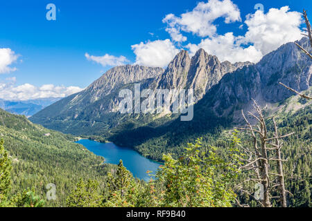 Il bellissimo lago di Sant Maurici e la montagna incantata Foto Stock