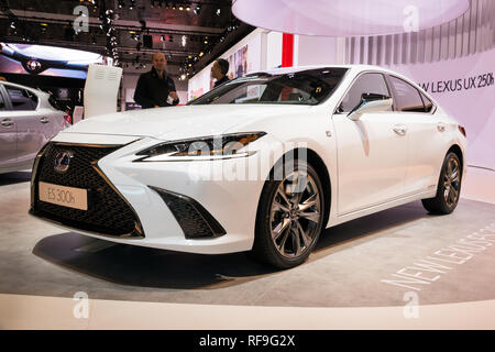 Bruxelles - Jan 18, 2019: Lexus ES300h auto presentati presso la 97Bruxelles Motor Show 2019 Autosalon. Foto Stock