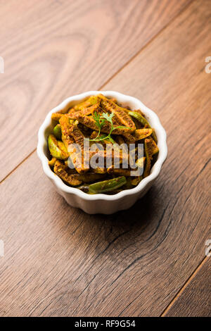 Sabzi Tindora / Tendli / RFI tondli noto anche come Ivy Gourd fry ricetta. Il fuoco selettivo Foto Stock