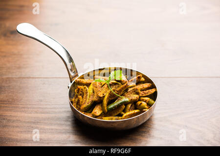 Sabzi Tindora / Tendli / RFI tondli noto anche come Ivy Gourd fry ricetta. Il fuoco selettivo Foto Stock