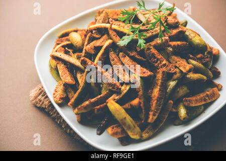 Sabzi Tindora / Tendli / RFI tondli noto anche come Ivy Gourd fry ricetta. Il fuoco selettivo Foto Stock