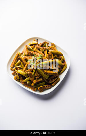 Sabzi Tindora / Tendli / RFI tondli noto anche come Ivy Gourd fry ricetta. Il fuoco selettivo Foto Stock