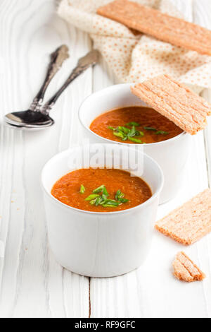 Crema di verdure zuppa, pomodoro, carota, delizioso pranzo Foto Stock