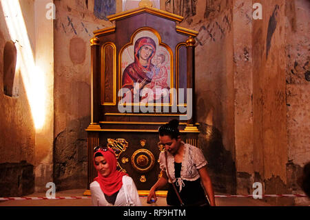 Decimo secolo degli Armeni ortodossi Cattedrale di Santa Croce sull isola Akdamar. Il lago di Van, Turchia Foto Stock