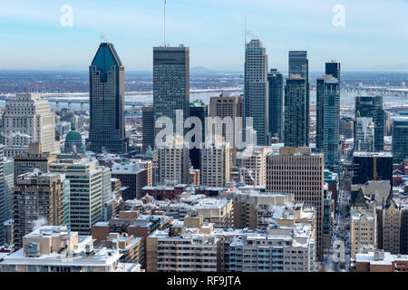 Montreal, Canada - 22 Gennaio 2019: Skyline di Montreal dal belvedere Kondiaronk d'inverno. Foto Stock