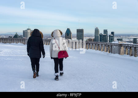 Montreal, Canada - 22 Gennaio 2019: i turisti a piedi il belvedere Kondiaronk. Foto Stock