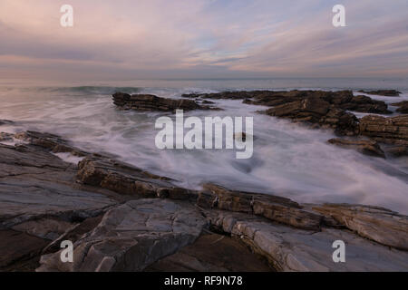 Tramonto da Bidart's beach accanto a Biarritz al nord del Paese Basco. Foto Stock