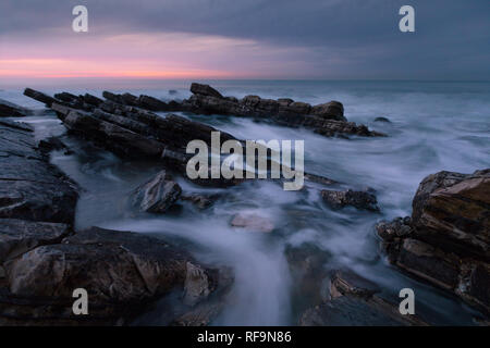 Tramonto da Bidart's beach accanto a Biarritz al nord del Paese Basco. Foto Stock