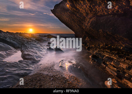 Tramonto da Bidart's beach accanto a Biarritz al nord del Paese Basco. Foto Stock