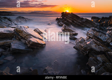 Tramonto da Bidart's beach accanto a Biarritz al nord del Paese Basco. Foto Stock