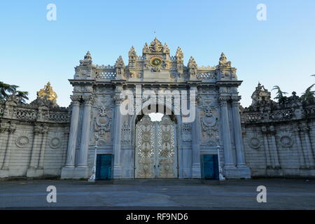 Il gateway storica di Palazzo Dolmabahce ad Istanbul. Turchia Foto Stock