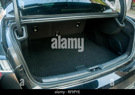 Gli scatti in interni di un Lynk & Co 03 Hyper Pro su un funzionario test drive. Foto Stock