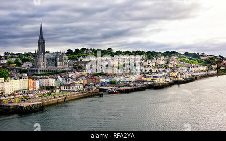 Pittoresco villaggio e porto di Cobh, nella contea di Cork, Irlanda. Foto Stock